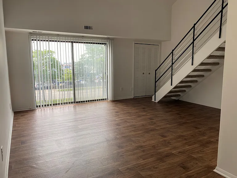 Palms East Apartments — Photo 30