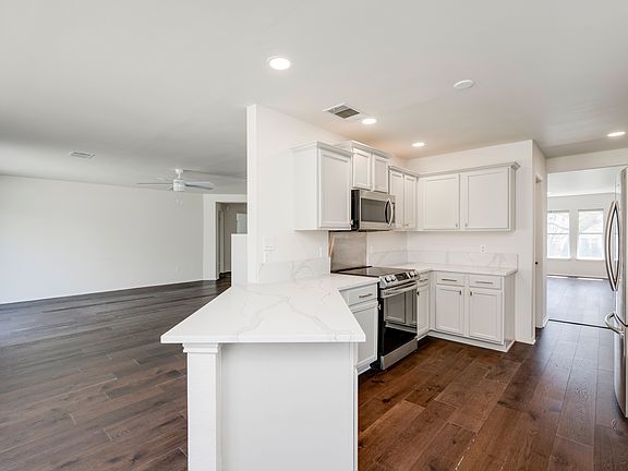 5th image of 1108 Collinwood West Dr