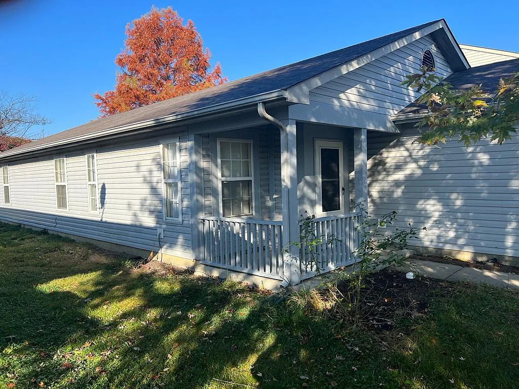 3 bed, 1319 sqft, $1,600 — Photo 2