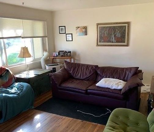 2nd image of 431 Glen View Ct #431