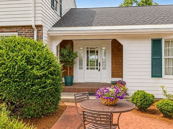 3rd image of 27 Church Ln