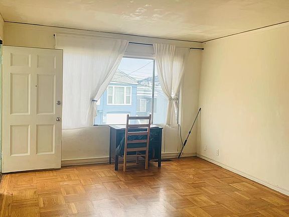 4th image of 467 Head St