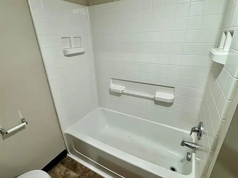102 E California St — Photo 11