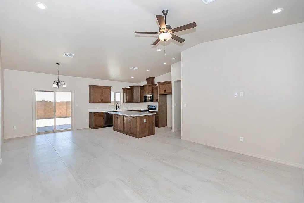 4 bed, 2.0 bath, 1620 sqft, $2,000 — Photo 3
