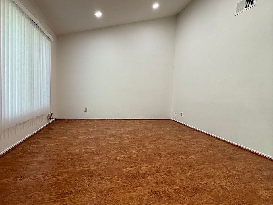 1st image of 3340 Honolulu Ave #2