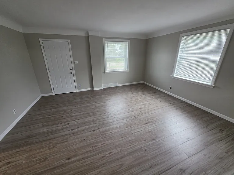 14285 Tyler St — Photo 10