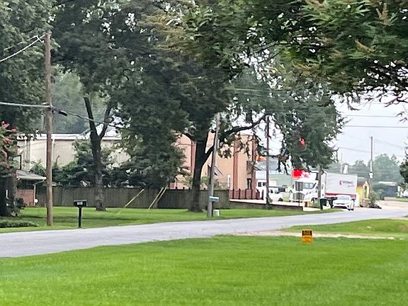3rd image of 624 Lakeshore Dr