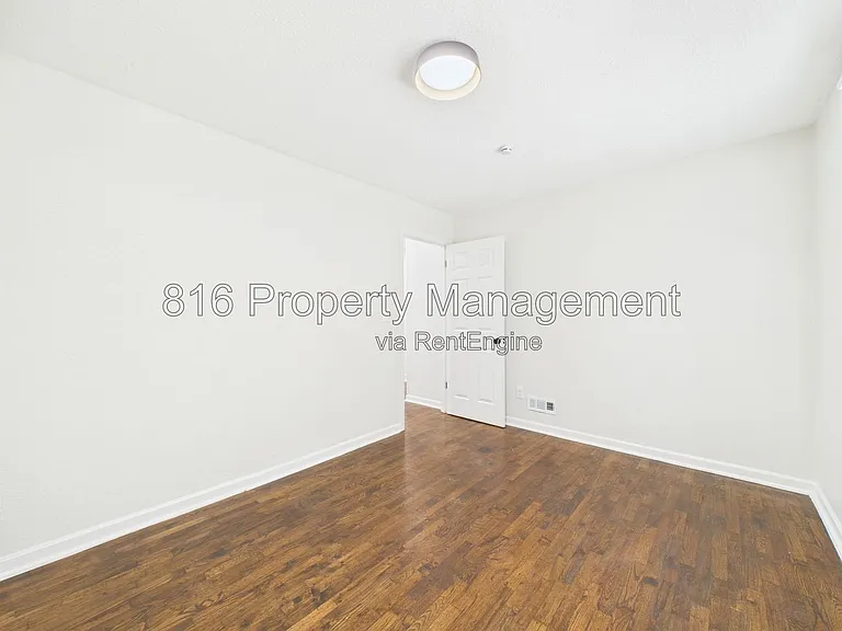 8404 E 47th Ter — Photo 16