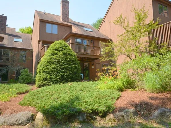 3 Lakeview Pl, Grantham, NH 03753