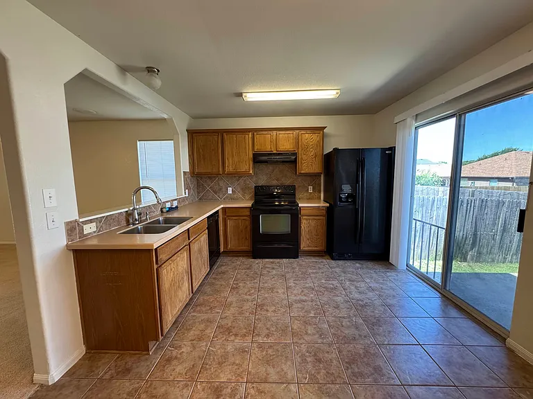 6600 Taree Loop — Photo 9