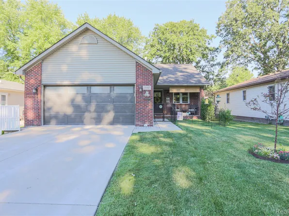39567 Macomber St, Harrison Township, MI 48045