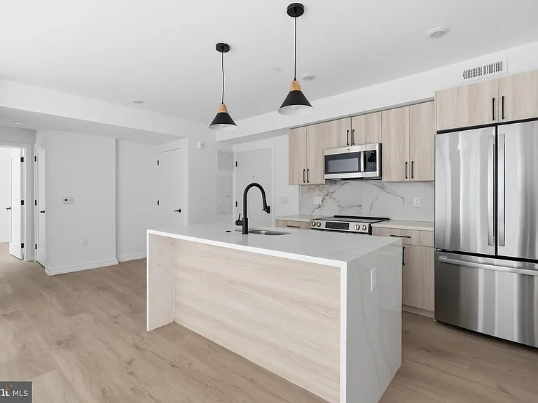 209 New St #4F — Photo 7