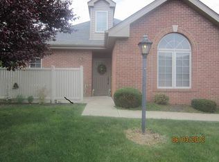 106 Breezewood Ct, Beaver Falls, PA 15010