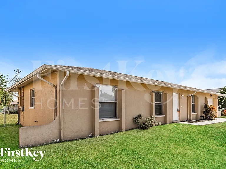 325 NE 23rd Ave — Photo 17