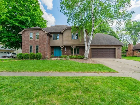 6 Jill Ct, Bloomington, IL 61701