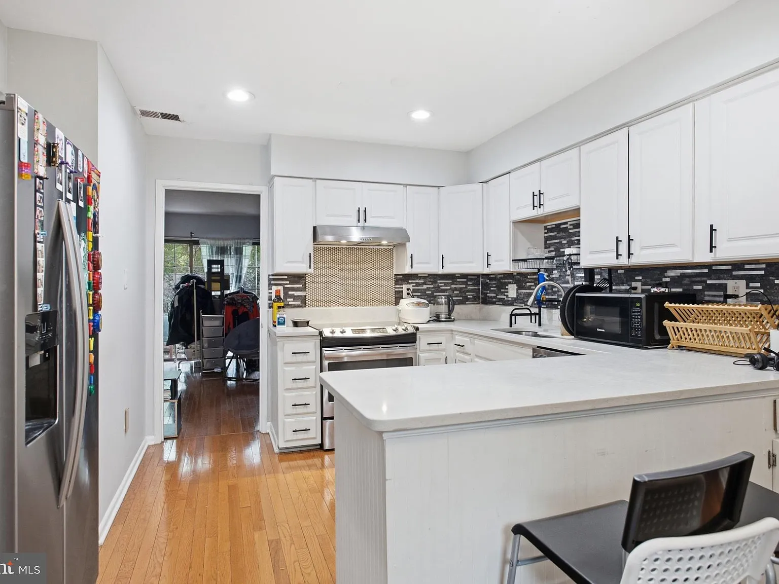 3 bed, 3.5 bath, 1706 sqft, $3,200 — Photo 2