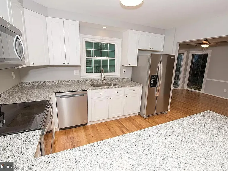 9721 Lookout Pl — Photo 5