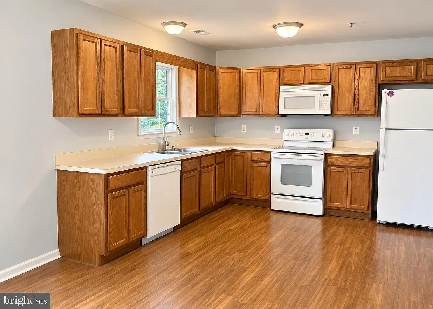 3 bed, 2.0 bath, 1200 sqft, $1,950 — Photo 2