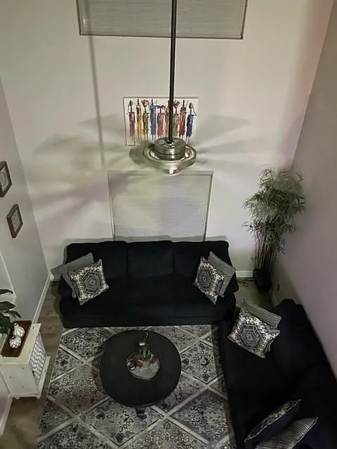 3 bed, 2.5 bath, 1709 sqft, $3,000 — Photo 2