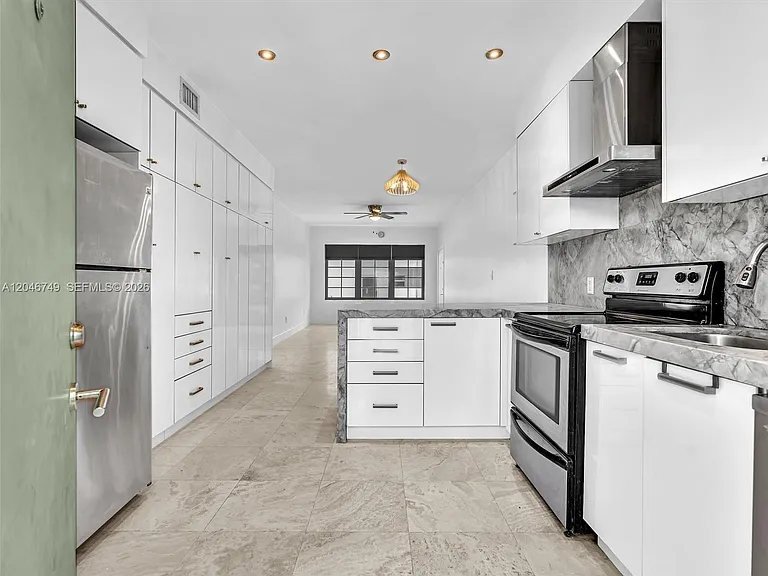 1045 Lenox Ave #12 — Photo 4
