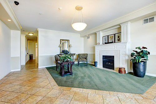 4th image of 320 32nd St #310