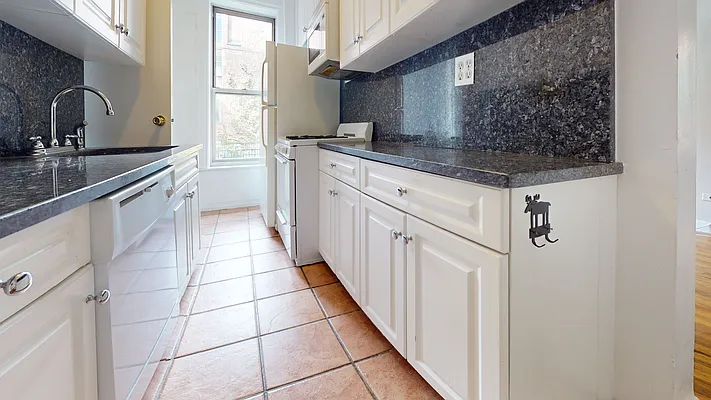 Rented by Bond New York | media 2