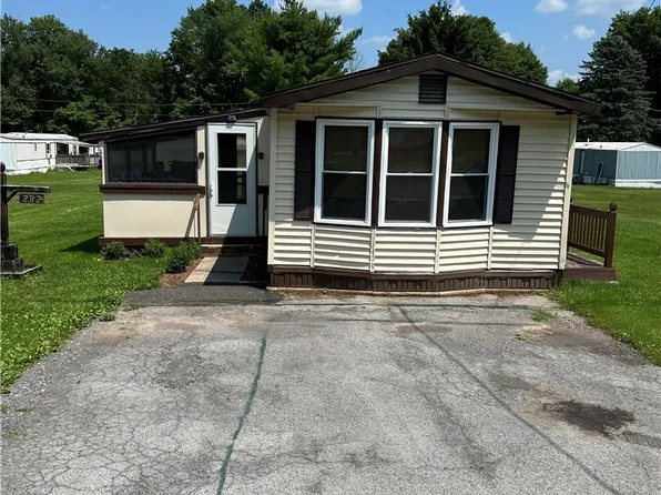 202 Henderson Ln, Weedsport, NY 13166