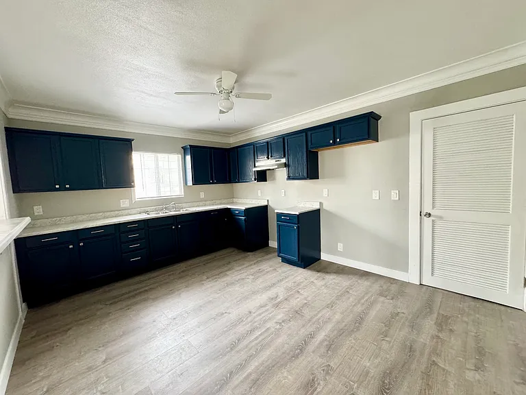 1048 W 62nd St #1048 — Photo 3