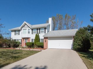 928 Kentwood Dr, Racine, WI 53402