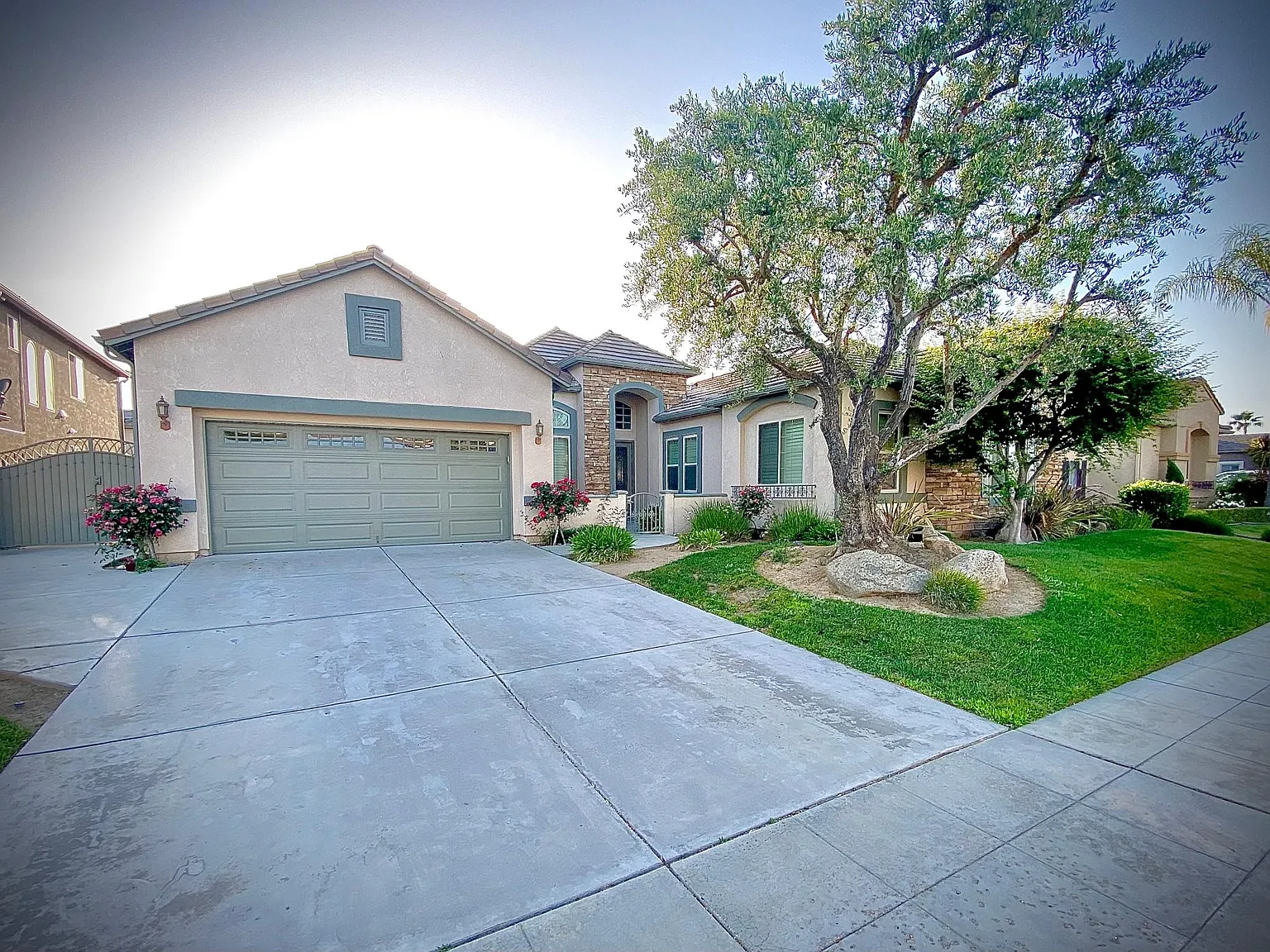 4 bed, 3526 sqft, $3,500 — Photo 2