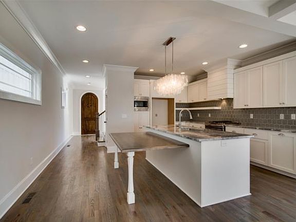 4th image of 2907 Primrose Cir