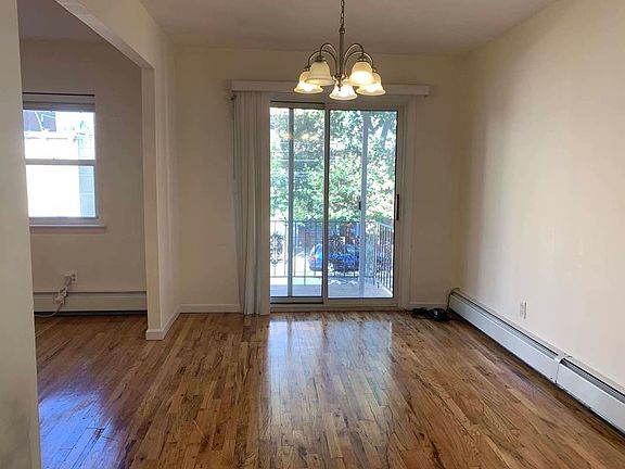 5th image of 2312 31st Dr APT 2