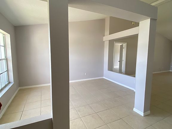 3rd image of 961 SW Kappa Ave