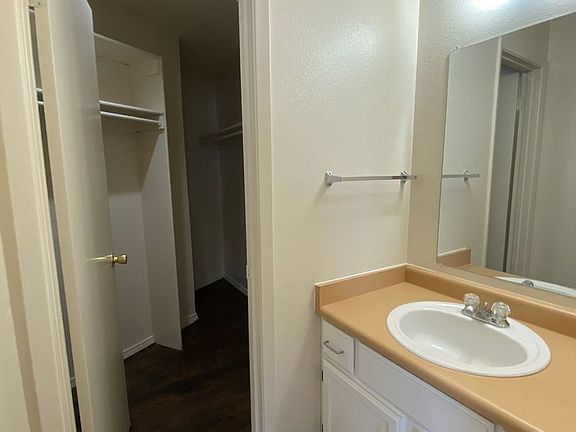 2nd image of 2204 Martha St NE #A-d