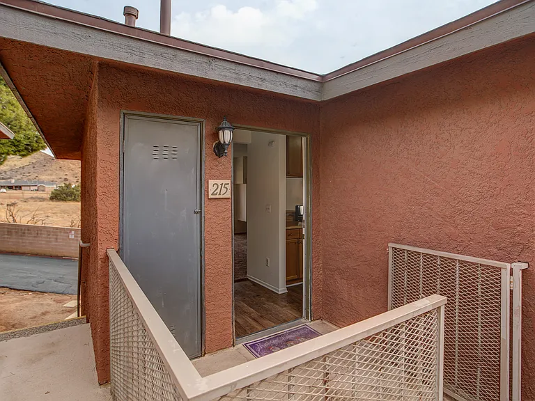 Sierra View Apartments — Photo 10