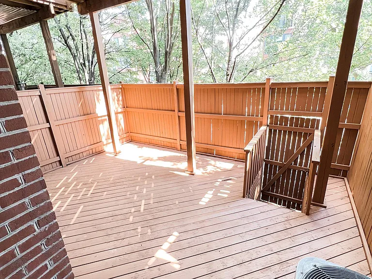108 Gretna Green Ct — Photo 38