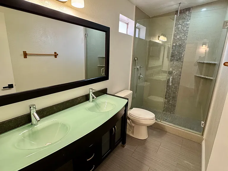 1523 E Windsor Rd #105B — Photo 17