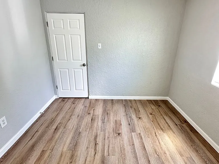 2120 La Veta Dr NE — Photo 30