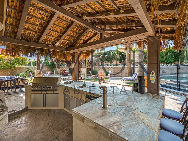 Outdoor Kitchen