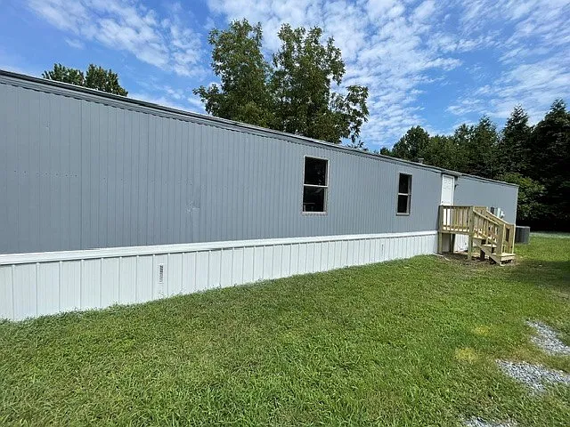 3 bed, 900 sqft, $975 — Photo 2