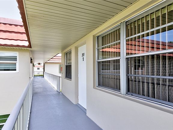 3rd image of 79 Royal Oak Dr APT 203
