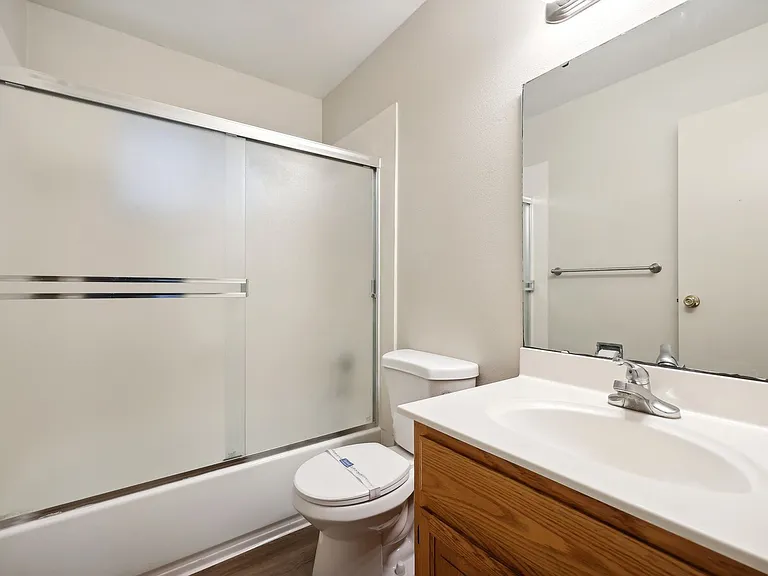B Street Apartments — Photo 12