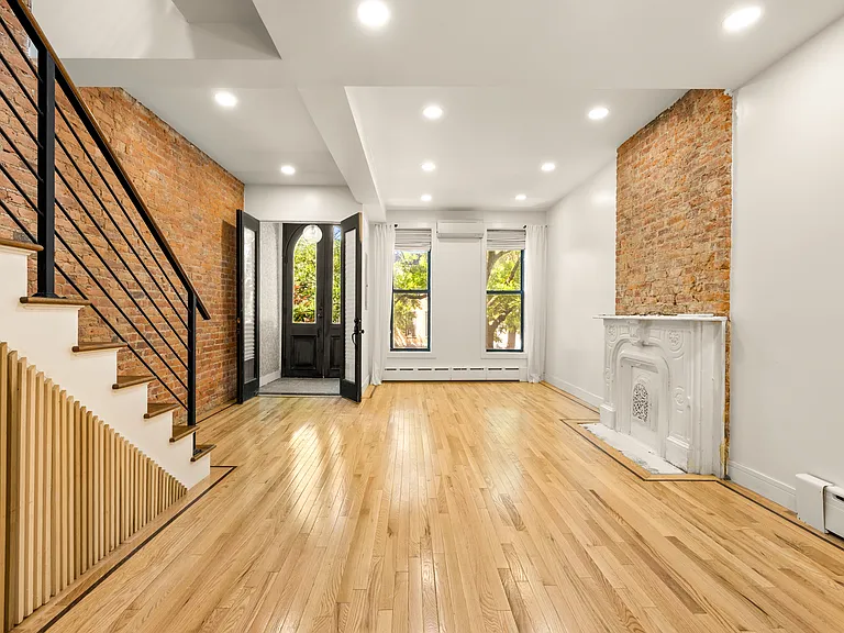 542 Lexington Ave #2 — Photo 3