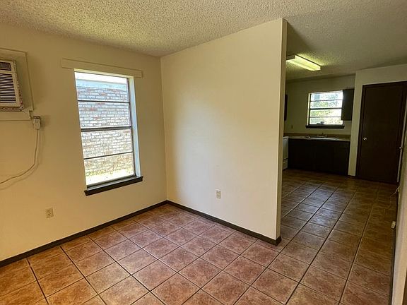 3rd image of 2315 Elm Park Dr