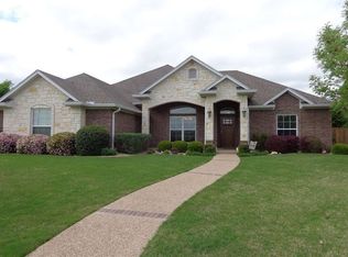 206 Stone Manor Dr, Mc Gregor, TX 76657