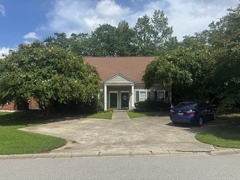 1141 Hulon Ln — Photo 1
