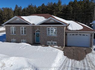 2001 Sandstone Cres, Petawawa, ON K8H0B2