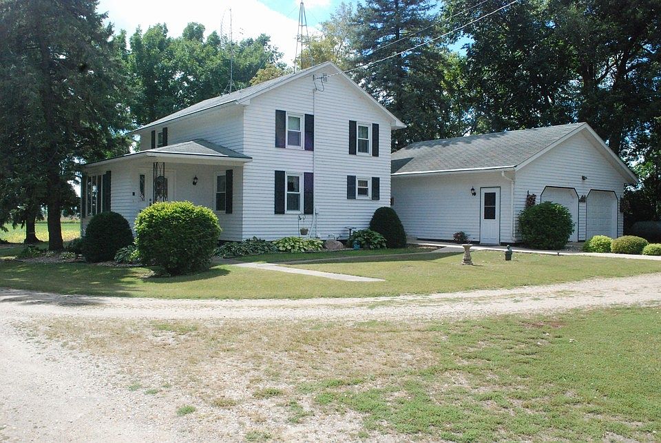 Country Living! Nice Acreage3.60+/- Acres with Buildings