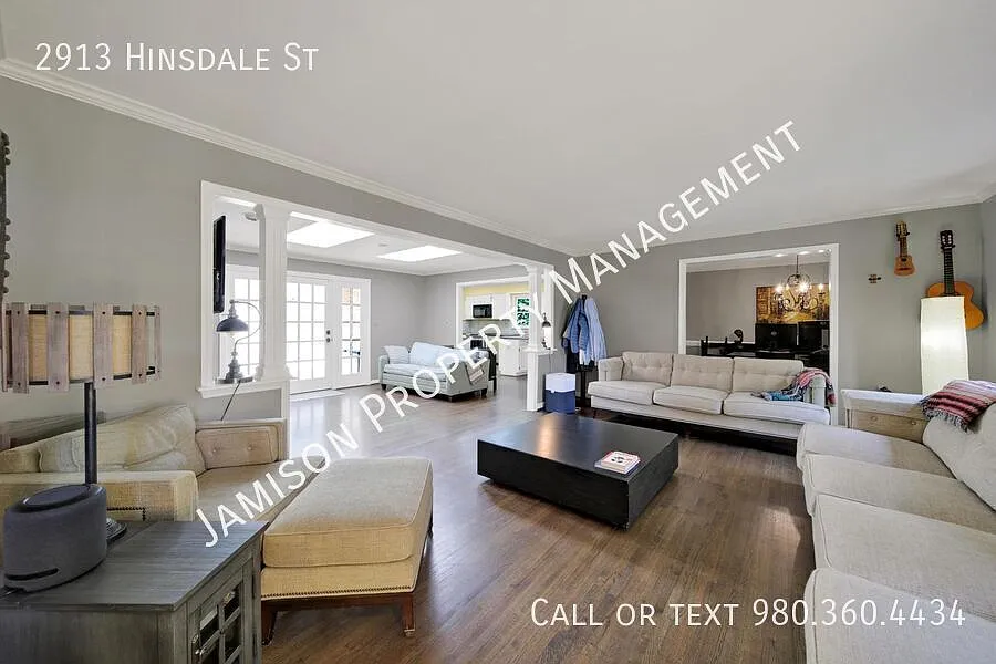 Lovely 3 Bed 2 Bath Ranch Home in South Park! — Photo 3
