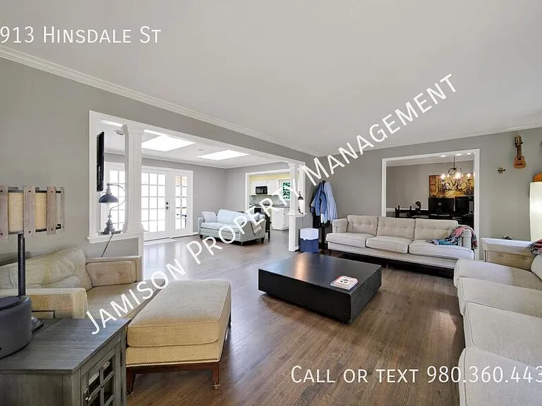 2913 Hinsdale St — Photo 3